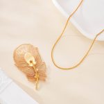 Wirework detail of Wire Feather Detachable Brooch Necklace
