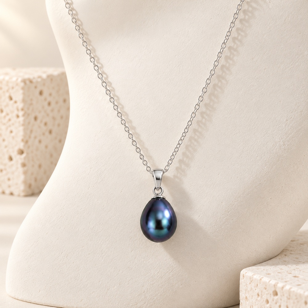 Pearl Pendant Necklace in Four Colors