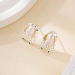 Close view of the textured silver-plated copper and baroque pearl