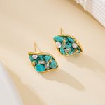 Leaf-shaped turquoise and freshwater pearl stud earrings