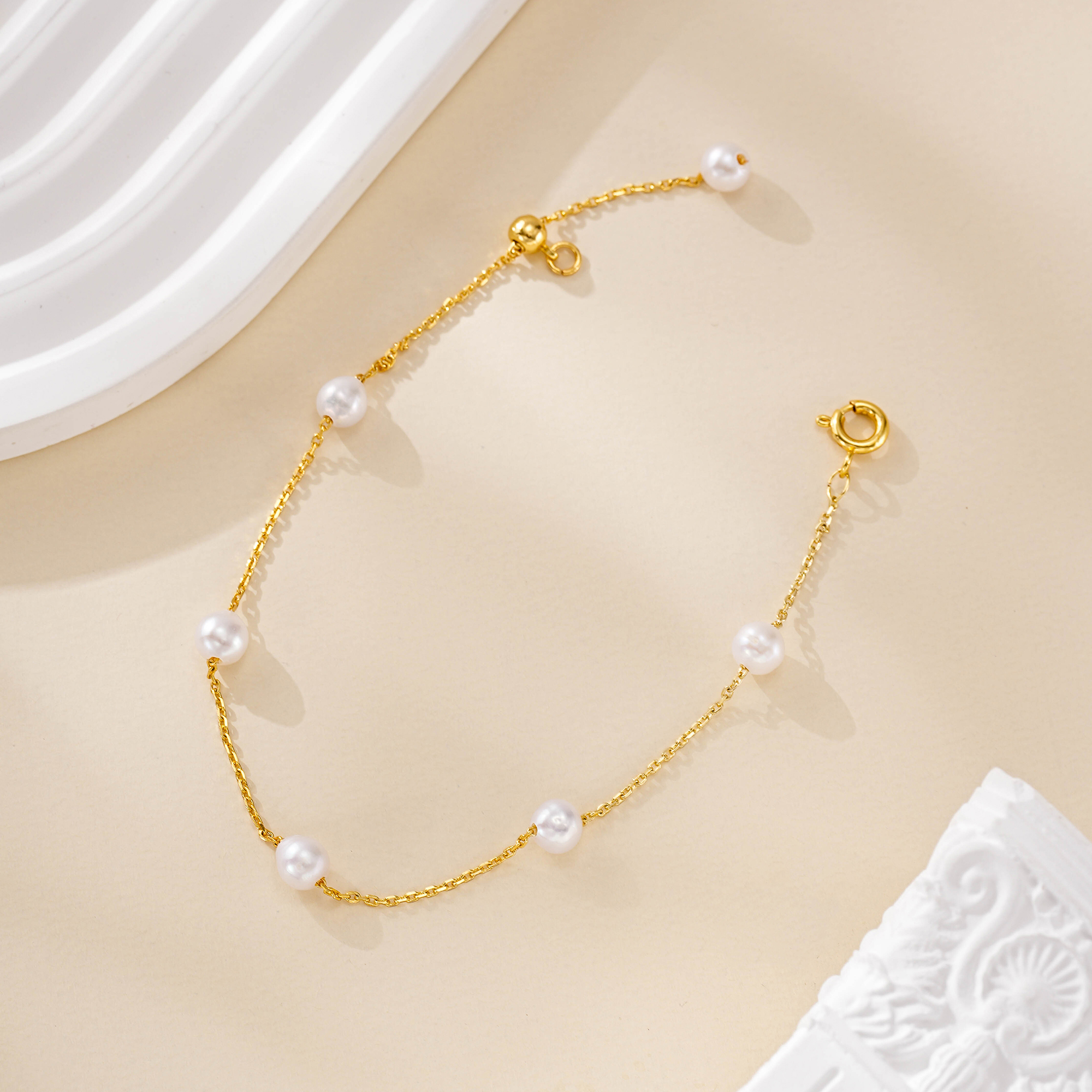 Freshwater pearl bracelet with adjustable chain